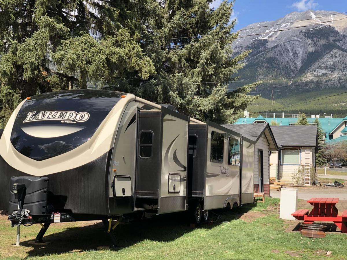 Rundle Mountain Rv Park Hotell Canmore Eksteriør bilde