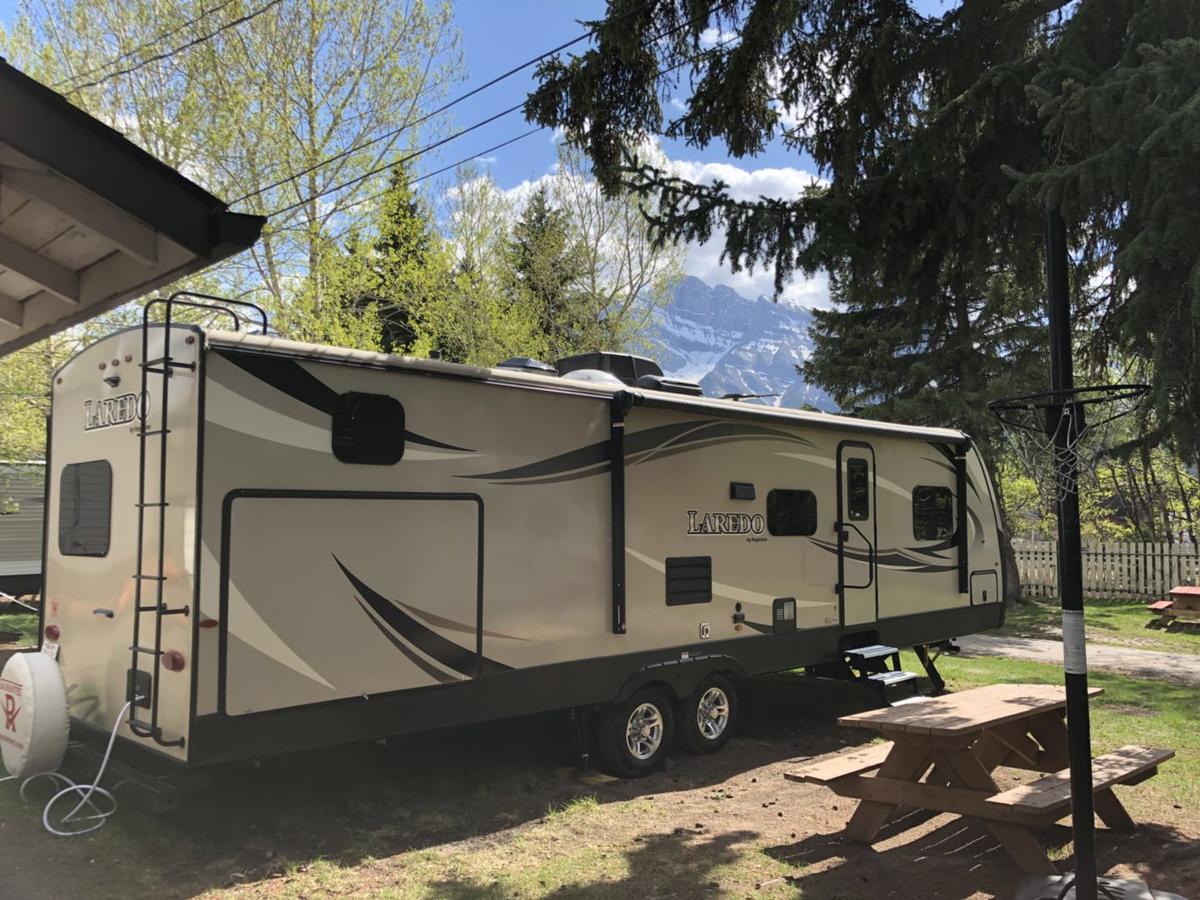 Rundle Mountain Rv Park Hotell Canmore Eksteriør bilde