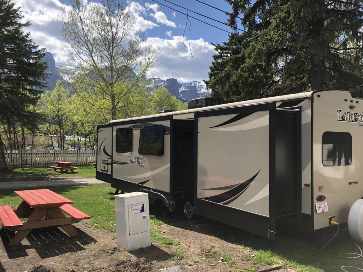 Rundle Mountain Rv Park Hotell Canmore Eksteriør bilde