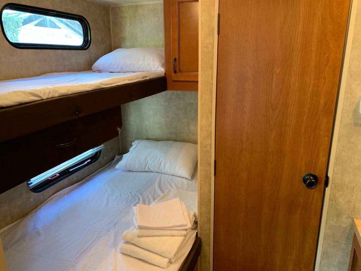 Rundle Mountain Rv Park Hotell Canmore Eksteriør bilde