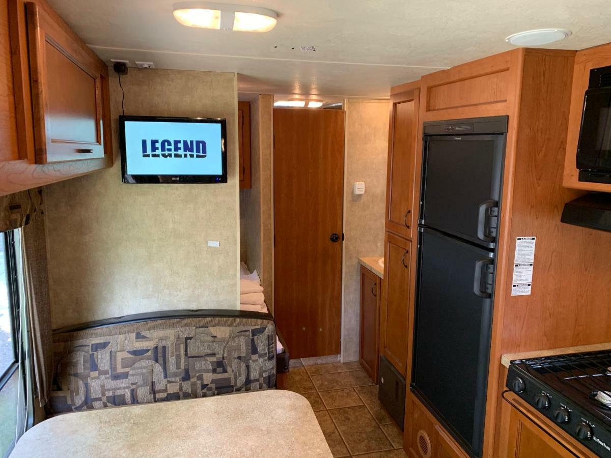 Rundle Mountain Rv Park Hotell Canmore Eksteriør bilde