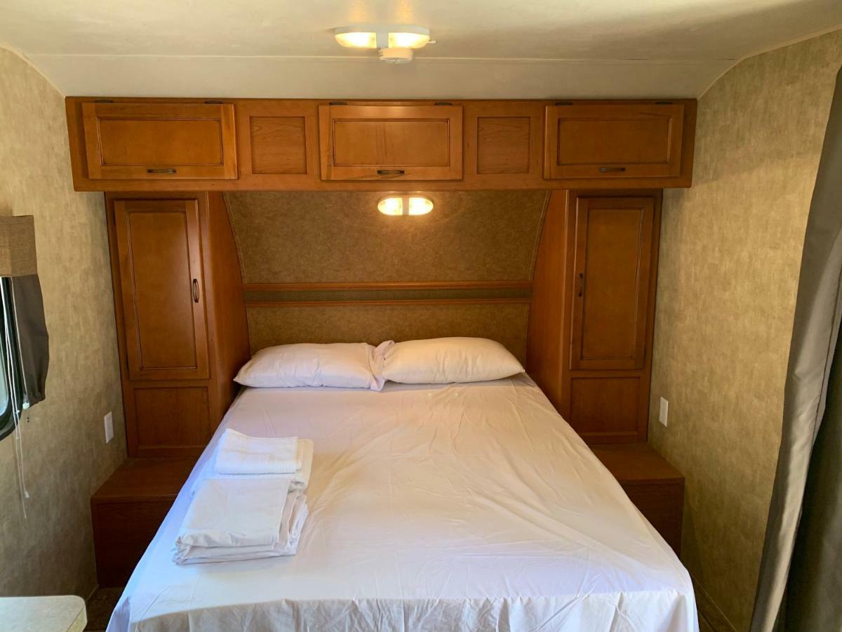 Rundle Mountain Rv Park Hotell Canmore Eksteriør bilde